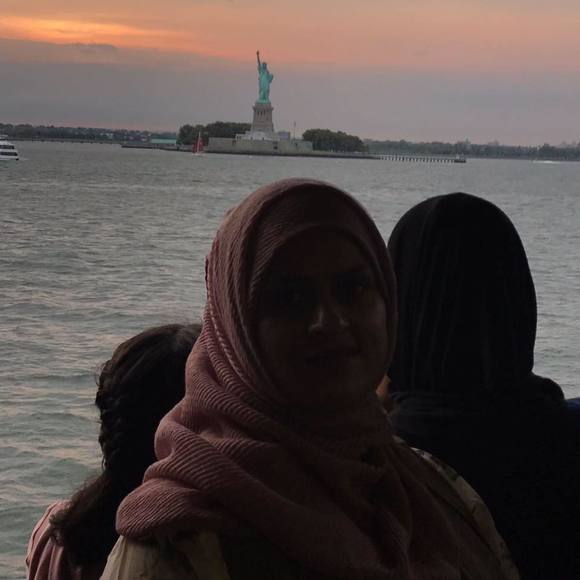 Meet your Posher, Aliya - Picture 1 of 1